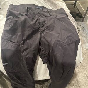 Arc'teryx Men's Dark Gray Cargo Pants